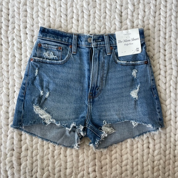 Abercrombie “The Mom Short” denim shorts - Picture 1 of 2
